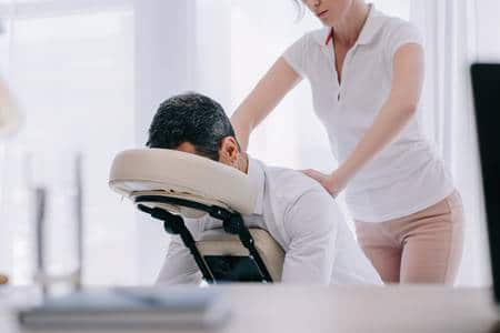 massage sur chaise ergonomique en entreprise